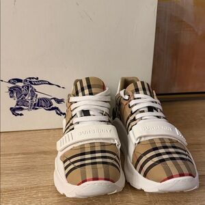 Burberry  Check Sneakers - Beige and White